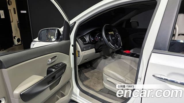 Kia All New Carnival Luxury, 2016 10