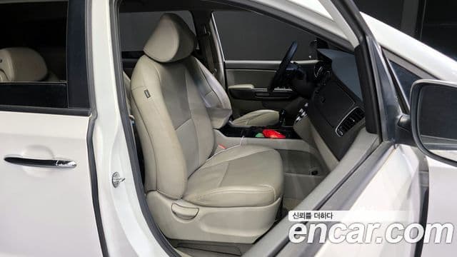 Kia All New Carnival Luxury, 2016 13