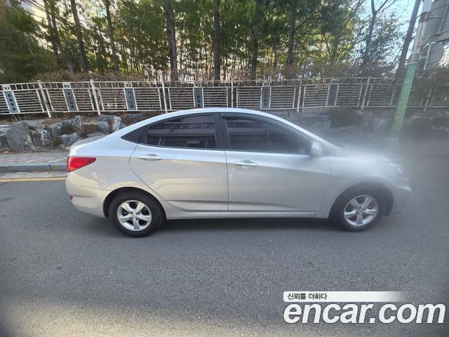 Hyundai Accent(новый кузов / новое поколение) Modern, 2015 4