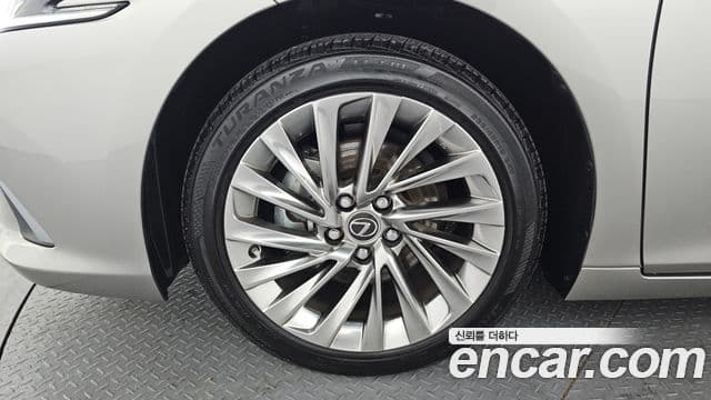 Lexus ES300h 7세대 Executive, 2025 все фото