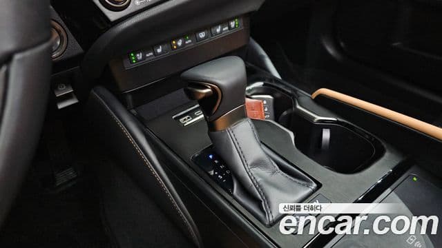 Lexus ES300h 7세대 Executive, 2025 9