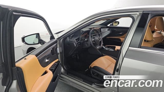 Lexus ES300h 7세대 Executive, 2025 10