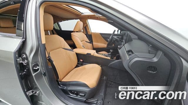 Lexus ES300h 7세대 Executive, 2025 11