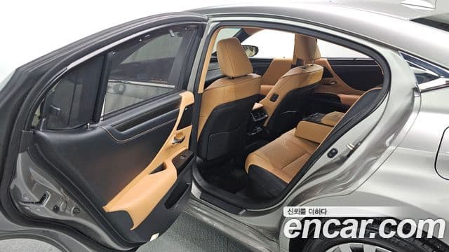 Lexus ES300h 7세대 Executive, 2025 12