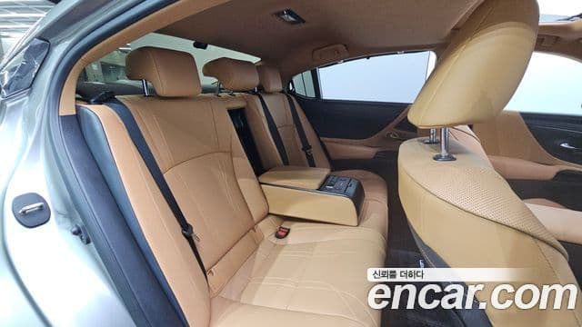 Lexus ES300h 7세대 Executive, 2025 13