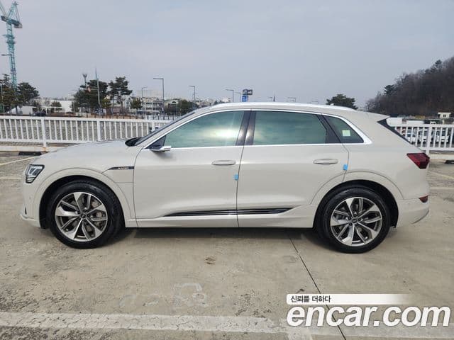 Audi e-Tron, 2022 16