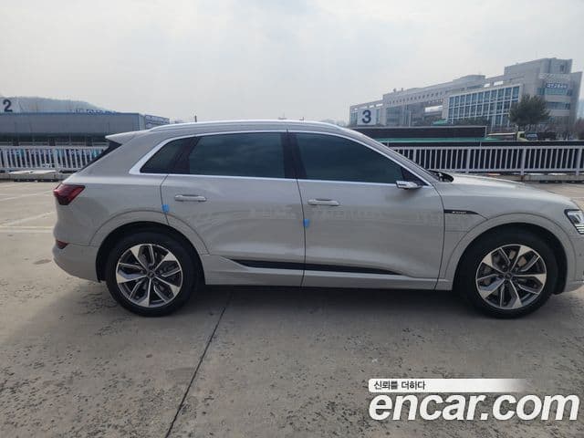 Audi e-Tron, 2022 17