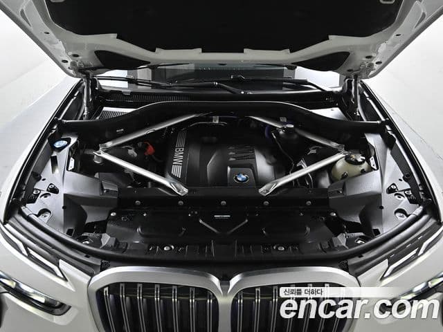 BMW X7 (G07) xDrive 40i M Sport 7인승, 2025 8
