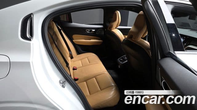 Volvo S60 3세대 T5 Inscription, 2020 12