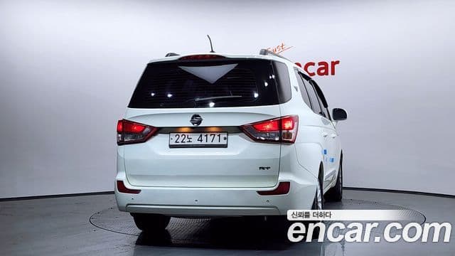 KG모빌리티(SsangYong) Korando 투리스모 4WD RT 9인승, 2014 4