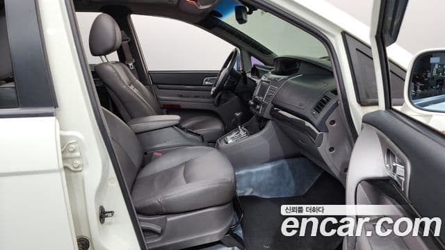 KG모빌리티(SsangYong) Korando 투리스모 4WD RT 9인승, 2014 11