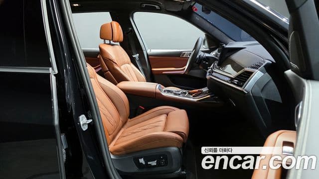 BMW X7 (G07) xDrive 40i M Sport 6인승, 2025 10