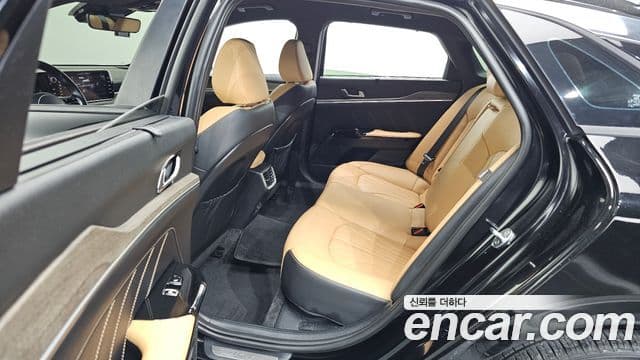 Kia K5 3세대 Signature, 2021 11