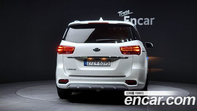 Kia The / новый New Carnival Luxury, 2020 все фото