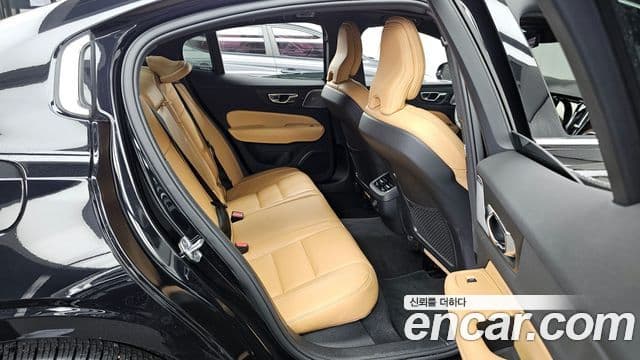Volvo S60 3세대 B5 Inscription, 2022 12