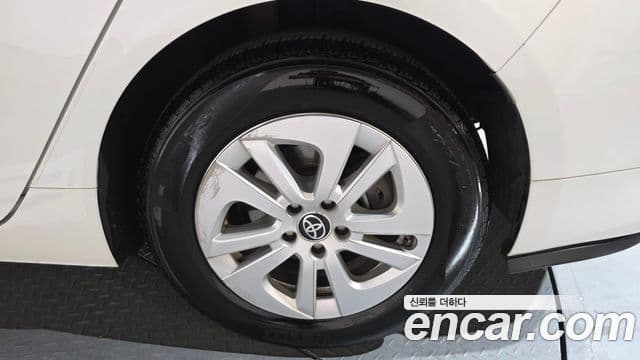 Toyota 프리우스 4세대 1.8 E, 2017 все фото