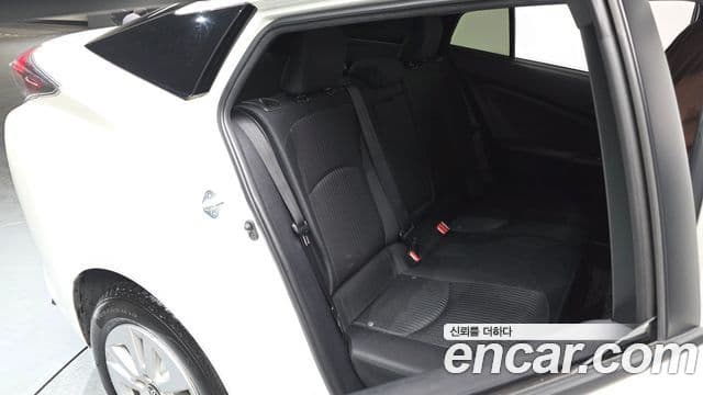 Toyota 프리우스 4세대 1.8 E, 2017 11