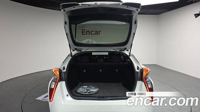 Toyota 프리우스 4세대 1.8 E, 2017 20