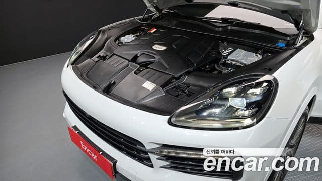 Porsche Cayenne (PO536), 2020 6