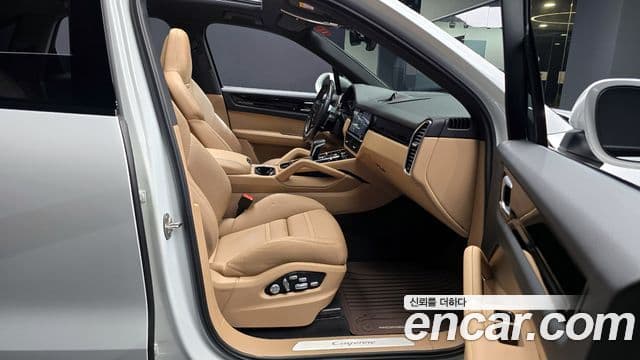 Porsche Cayenne (PO536), 2020 10