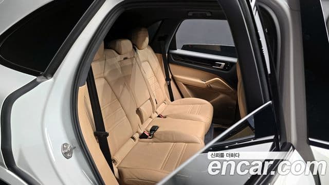 Porsche Cayenne (PO536), 2020 12