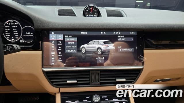 Porsche Cayenne (PO536), 2020 16