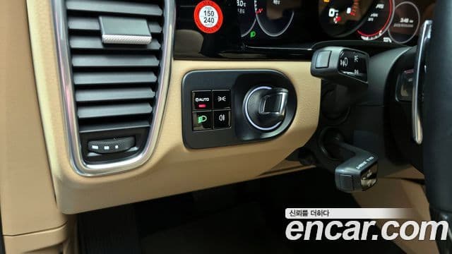 Porsche Cayenne (PO536), 2020 17