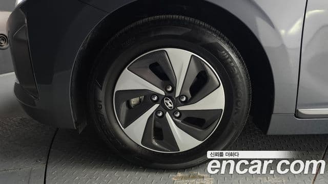 Hyundai Ioniq гибрид, 2019 все фото