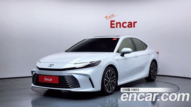 Toyota 캠리 (XV80) 2.5 XLE гибрид, 2025 1