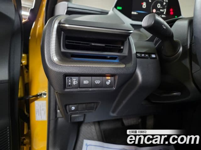 Toyota 프리우스 5세대 2.0 XLE, 2024 12