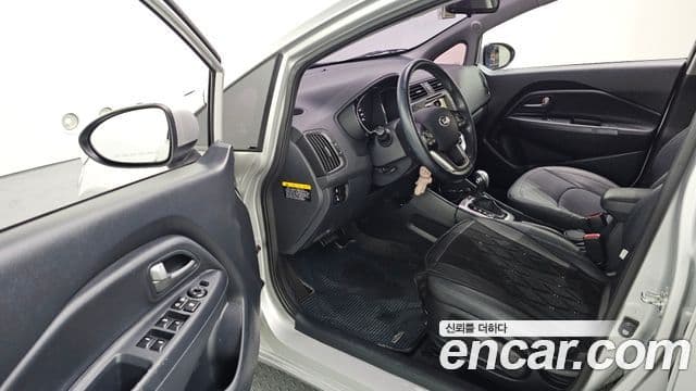 Kia All New Pride Deluxe, 2014 10