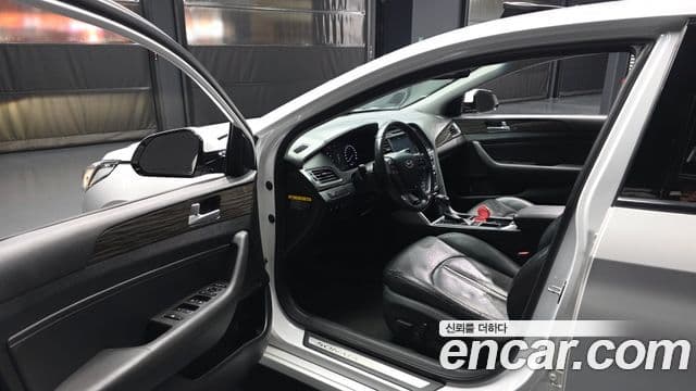 Hyundai LF Sonata Premium, 2015 10