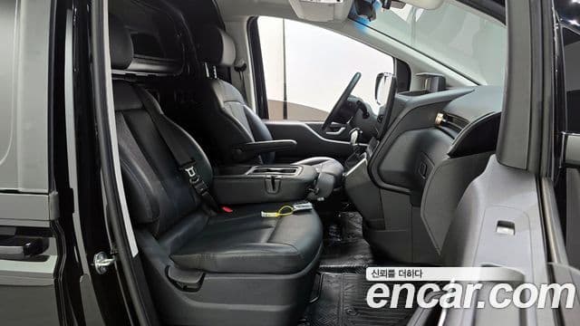Hyundai Staria Modern, 2023 10