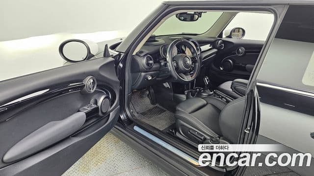 Mini Cooper 3세대, 2023 11