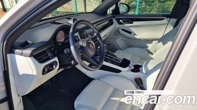 Porsche Macan 95B, 2023 11