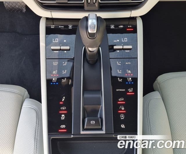 Porsche Macan 95B, 2023 18