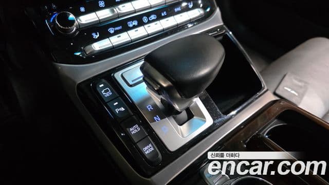 Genesis EQ900 Prestige, 2016 9