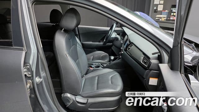 Kia Niro Prestige, 2017 12