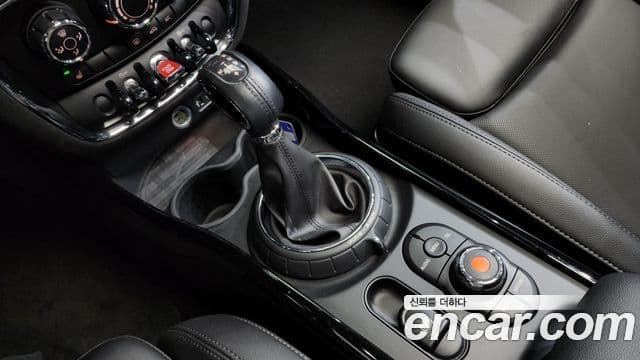 Mini Cooper 클럽맨 2세대, 2016 9
