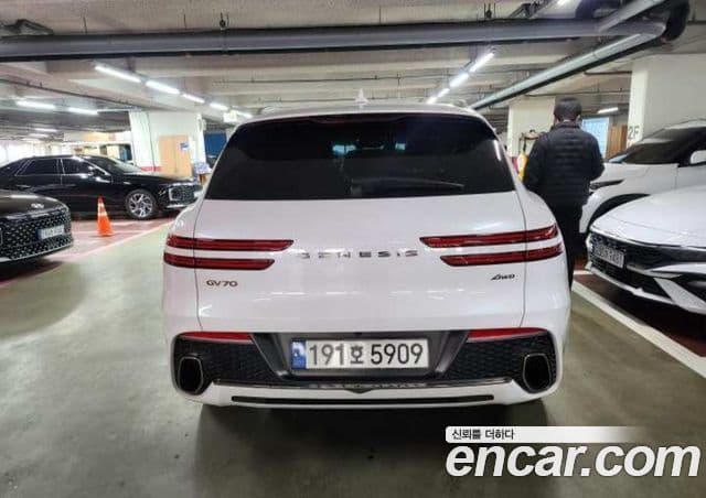 Genesis GV70, 2023 3