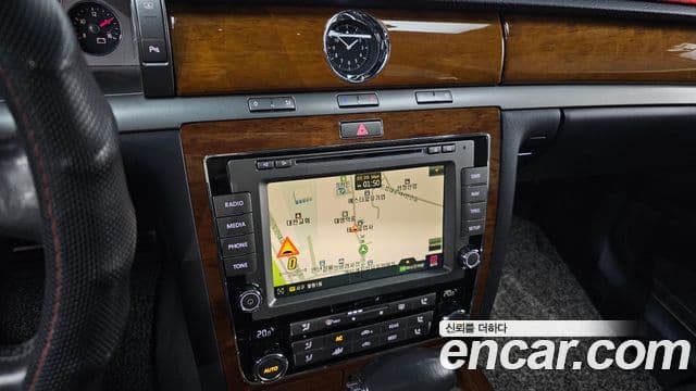 Volkswagen 페이톤 VW611, 2011 16