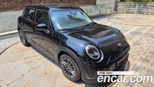 Mini Cooper C 4세대 5도어 Essential, 2025 1