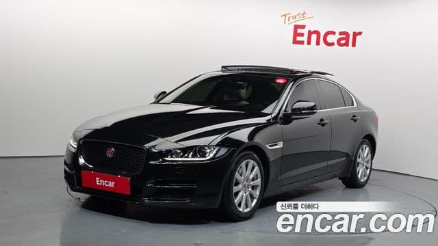 Jaguar XE Prestige, 2016 1