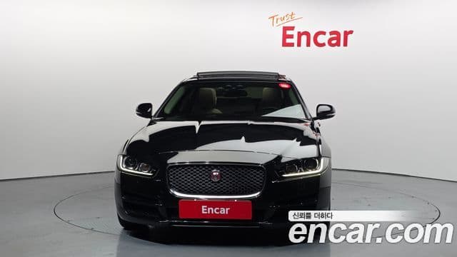 Jaguar XE Prestige, 2016 3