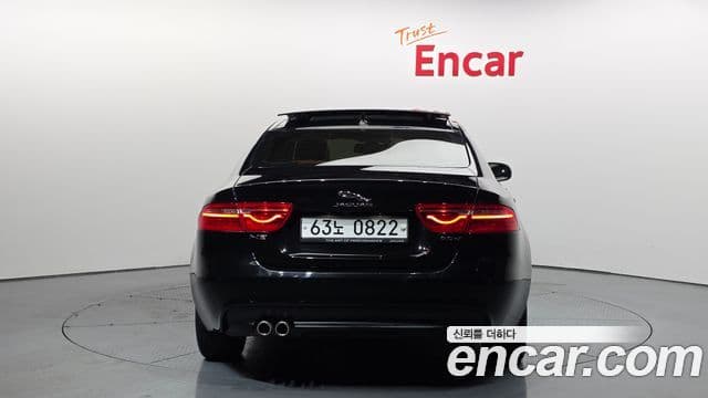 Jaguar XE Prestige, 2016 4