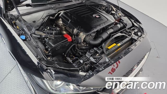 Jaguar XE Prestige, 2016 6