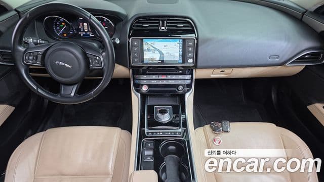 Jaguar XE Prestige, 2016 7