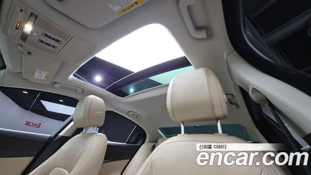 Jaguar XE Prestige, 2016 11