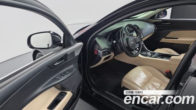 Jaguar XE Prestige, 2016 12