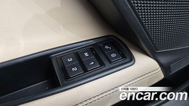 Jaguar XE Prestige, 2016 13